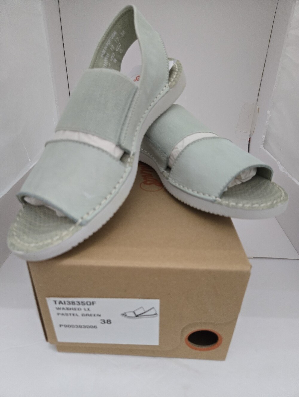 NWT Softinos Fly London Tai Sandals in Suede & Elastic Size 38 = 8 Pastel Green